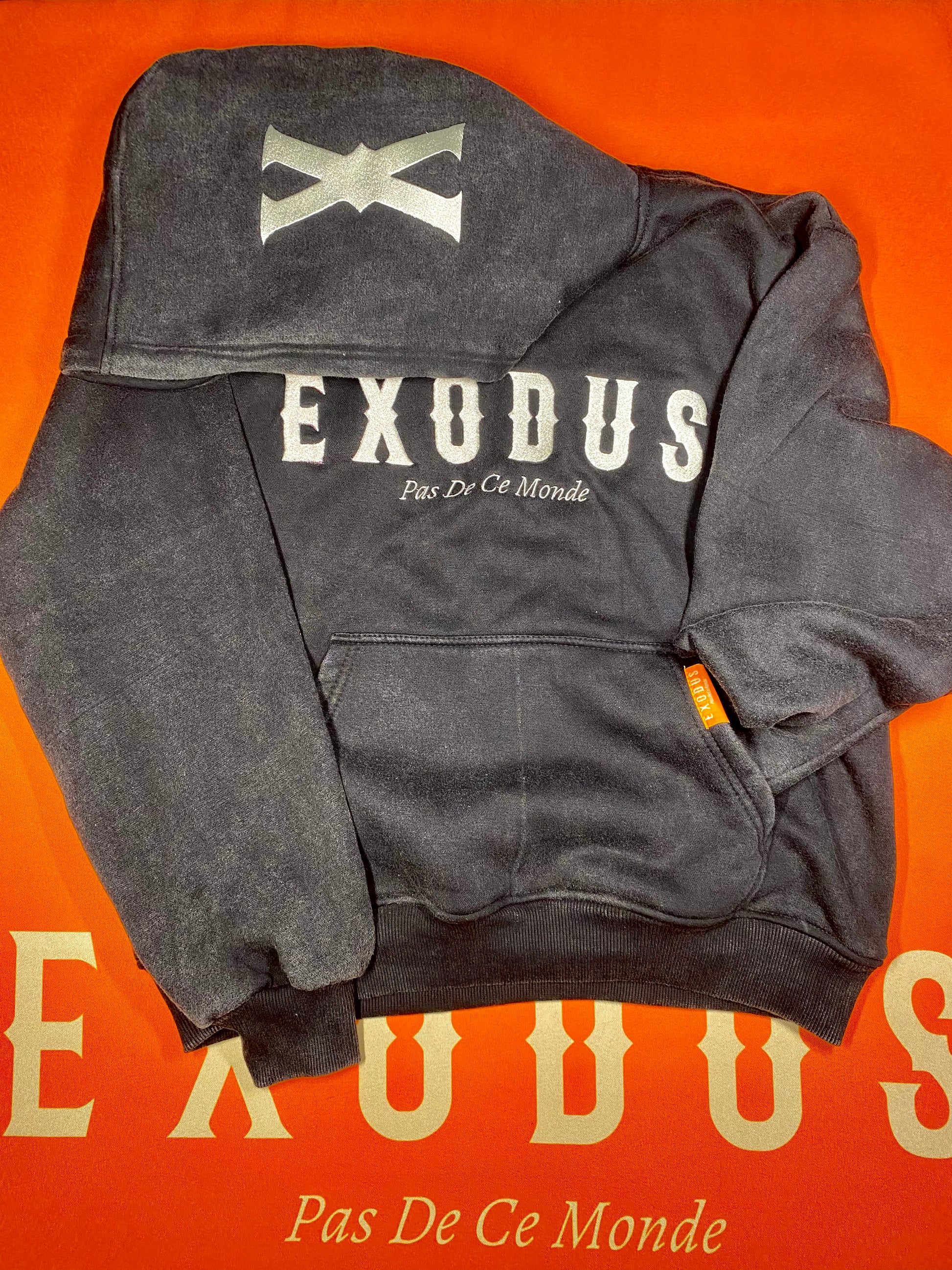 Clothing and accessories from Exodus Pas De Ce Monde – unisex streetwear including t-shirts, jackets, sunglasses, jewelry, bags, and headwear designed for everyday wear and bold urban fashion.