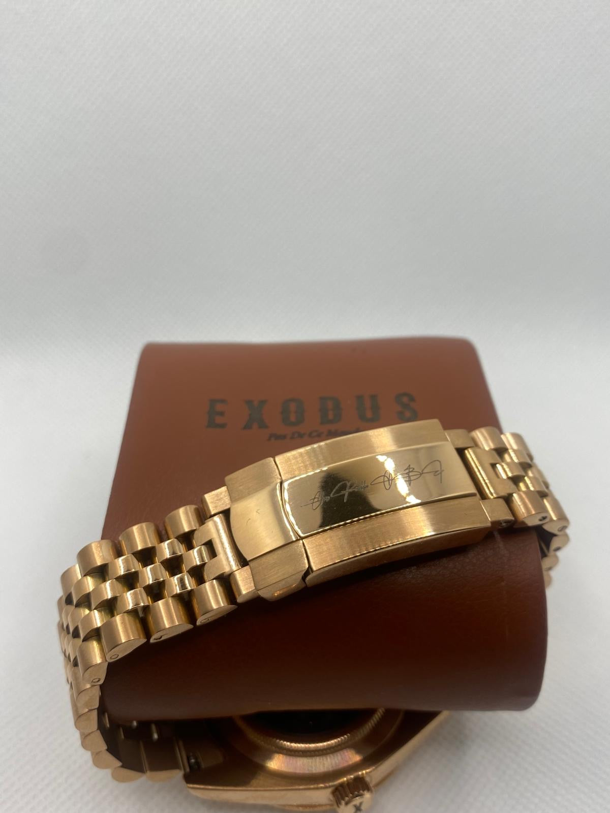 Clothing and accessories from Exodus Pas De Ce Monde – unisex streetwear including t-shirts, jackets, sunglasses, jewelry, bags, and headwear designed for everyday wear and bold urban fashion.