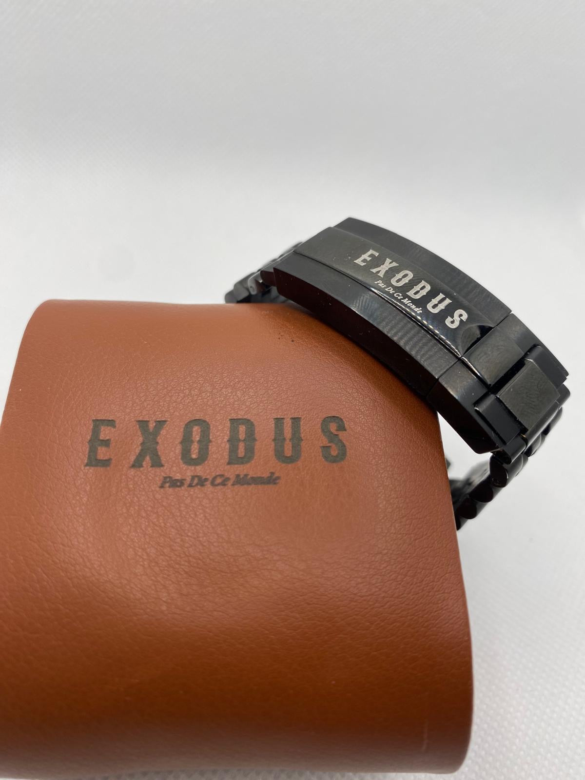 Clothing and accessories from Exodus Pas De Ce Monde – unisex streetwear including t-shirts, jackets, sunglasses, jewelry, bags, and headwear designed for everyday wear and bold urban fashion.