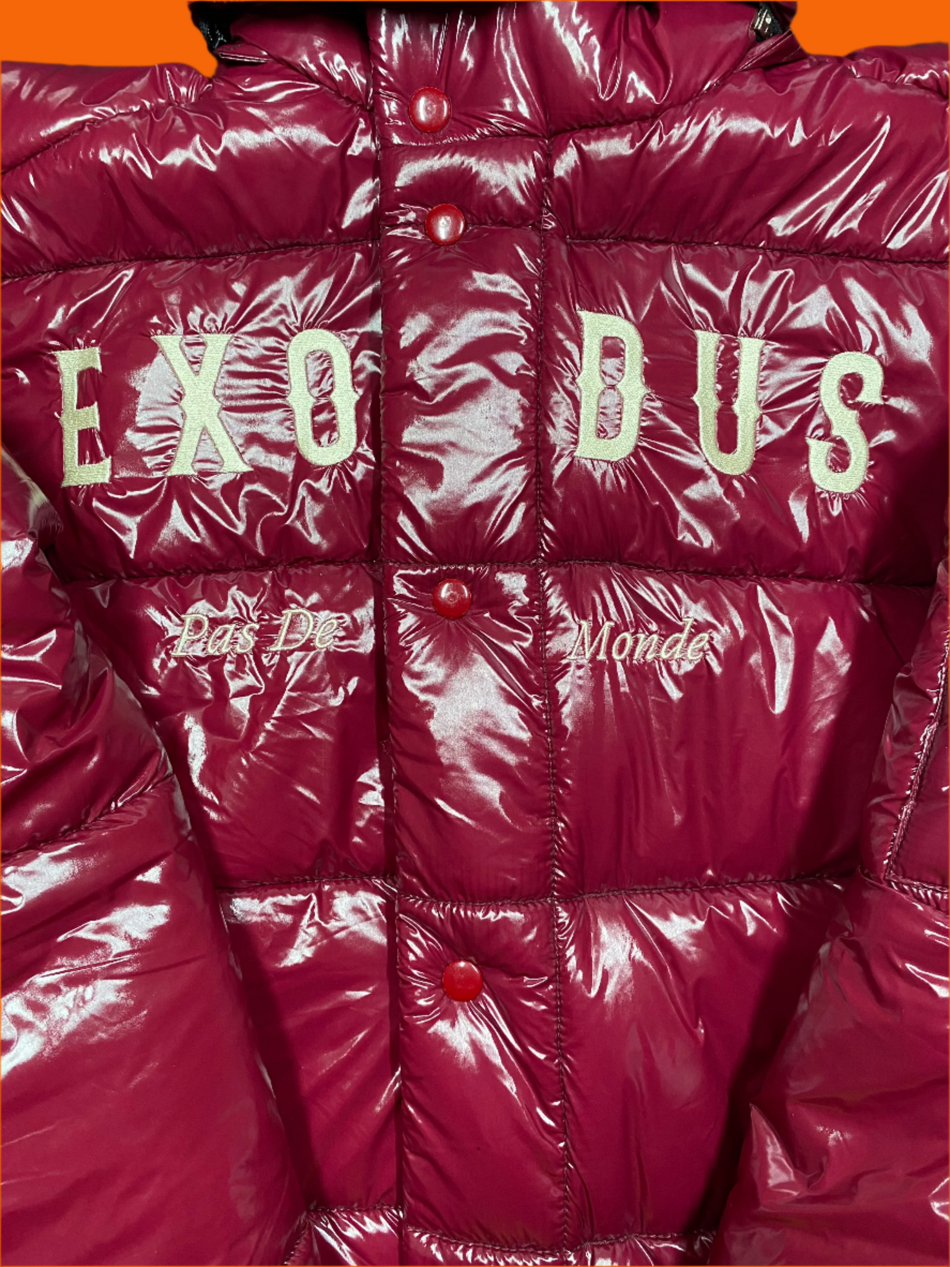 Clothing and accessories from Exodus Pas De Ce Monde – unisex streetwear including t-shirts, jackets, sunglasses, jewelry, bags, and headwear designed for everyday wear and bold urban fashion.
