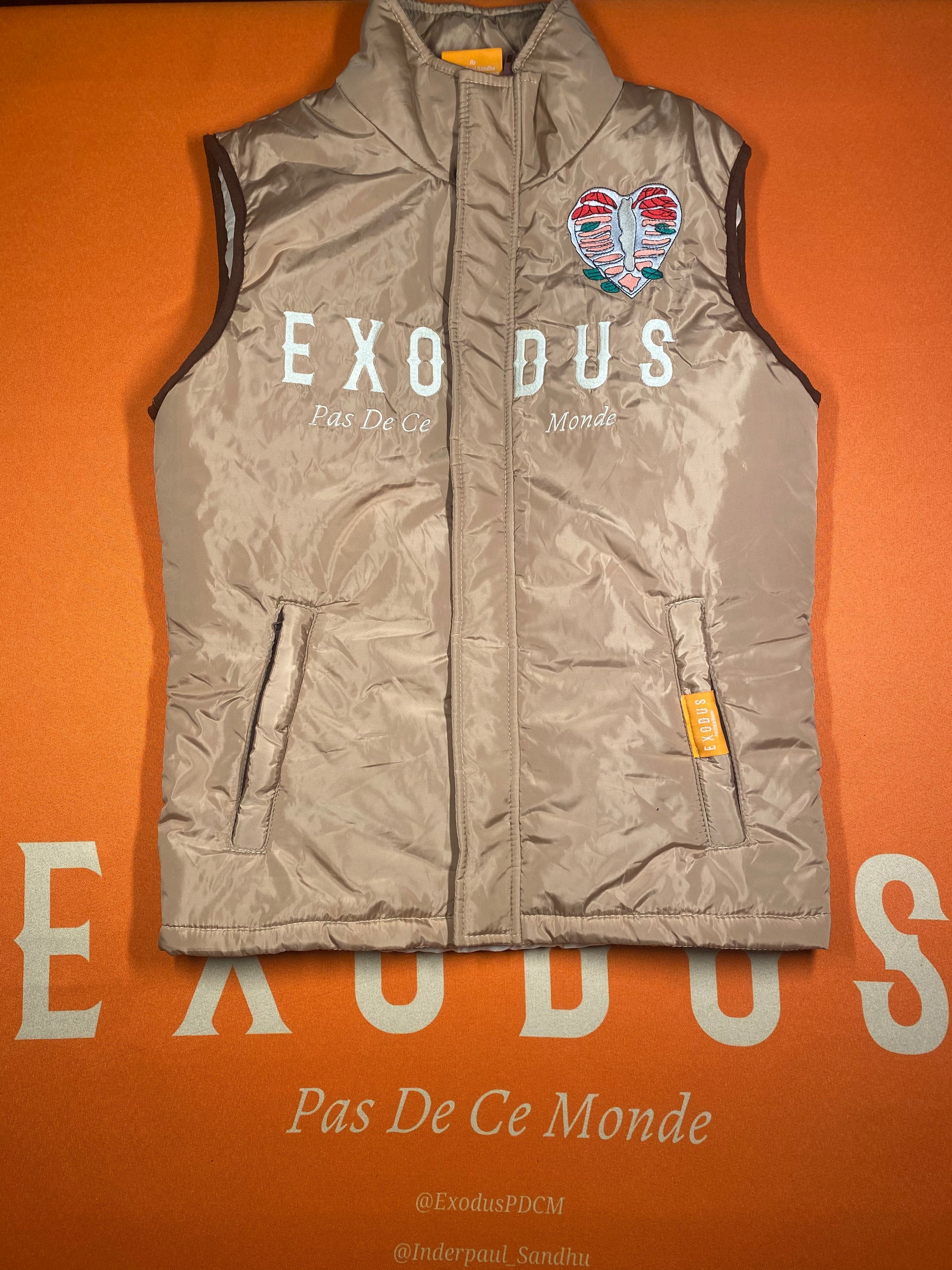 Clothing and accessories from Exodus Pas De Ce Monde – unisex streetwear including t-shirts, jackets, sunglasses, jewelry, bags, and headwear designed for everyday wear and bold urban fashion.