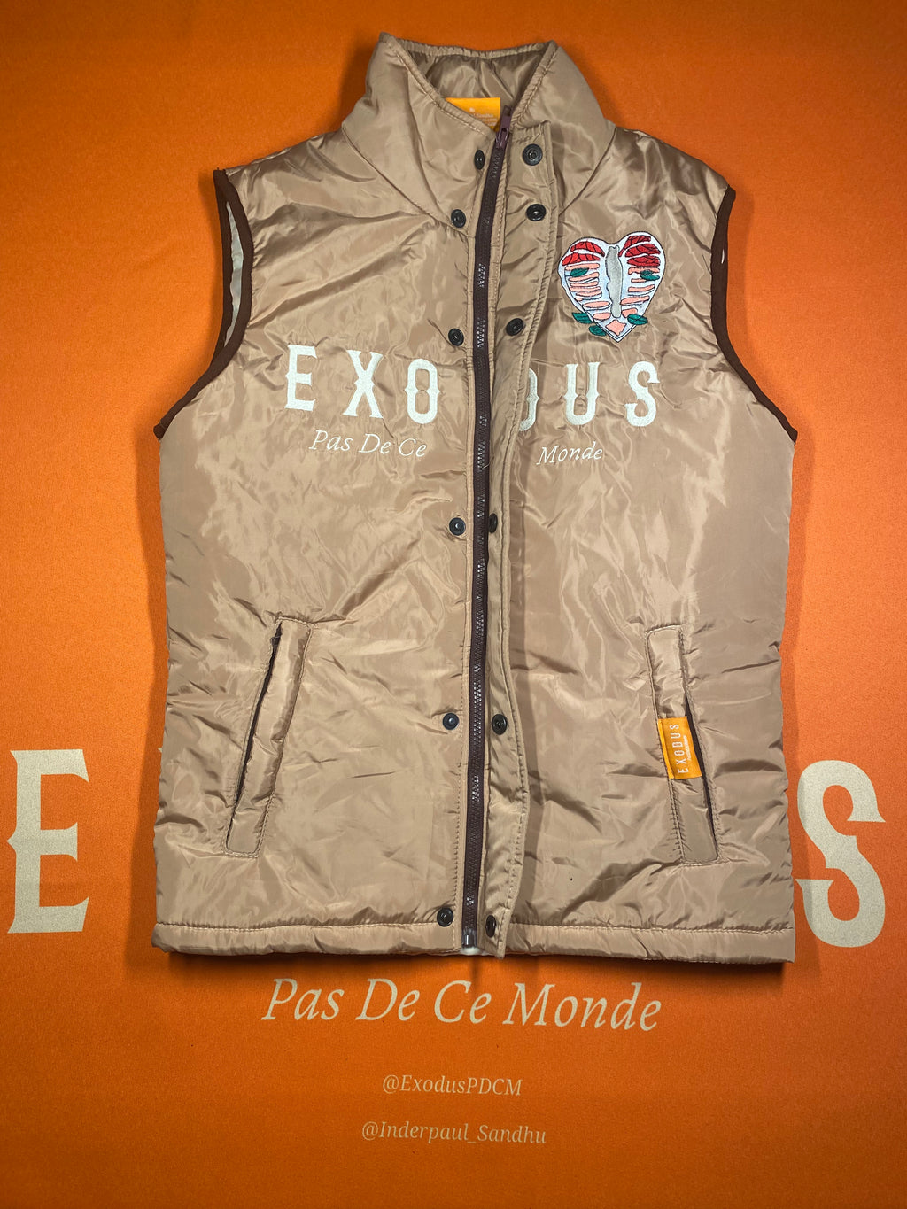 Clothing and accessories from Exodus Pas De Ce Monde – unisex streetwear including t-shirts, jackets, sunglasses, jewelry, bags, and headwear designed for everyday wear and bold urban fashion.