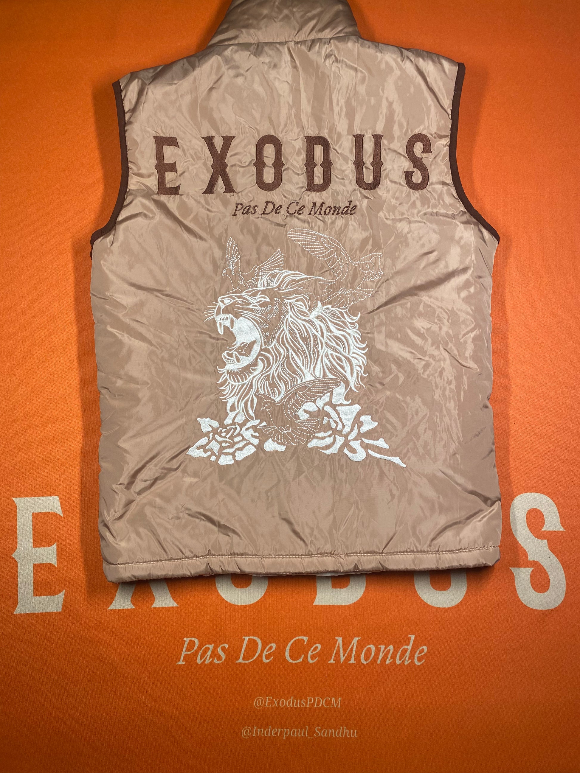 Clothing and accessories from Exodus Pas De Ce Monde – unisex streetwear including t-shirts, jackets, sunglasses, jewelry, bags, and headwear designed for everyday wear and bold urban fashion.