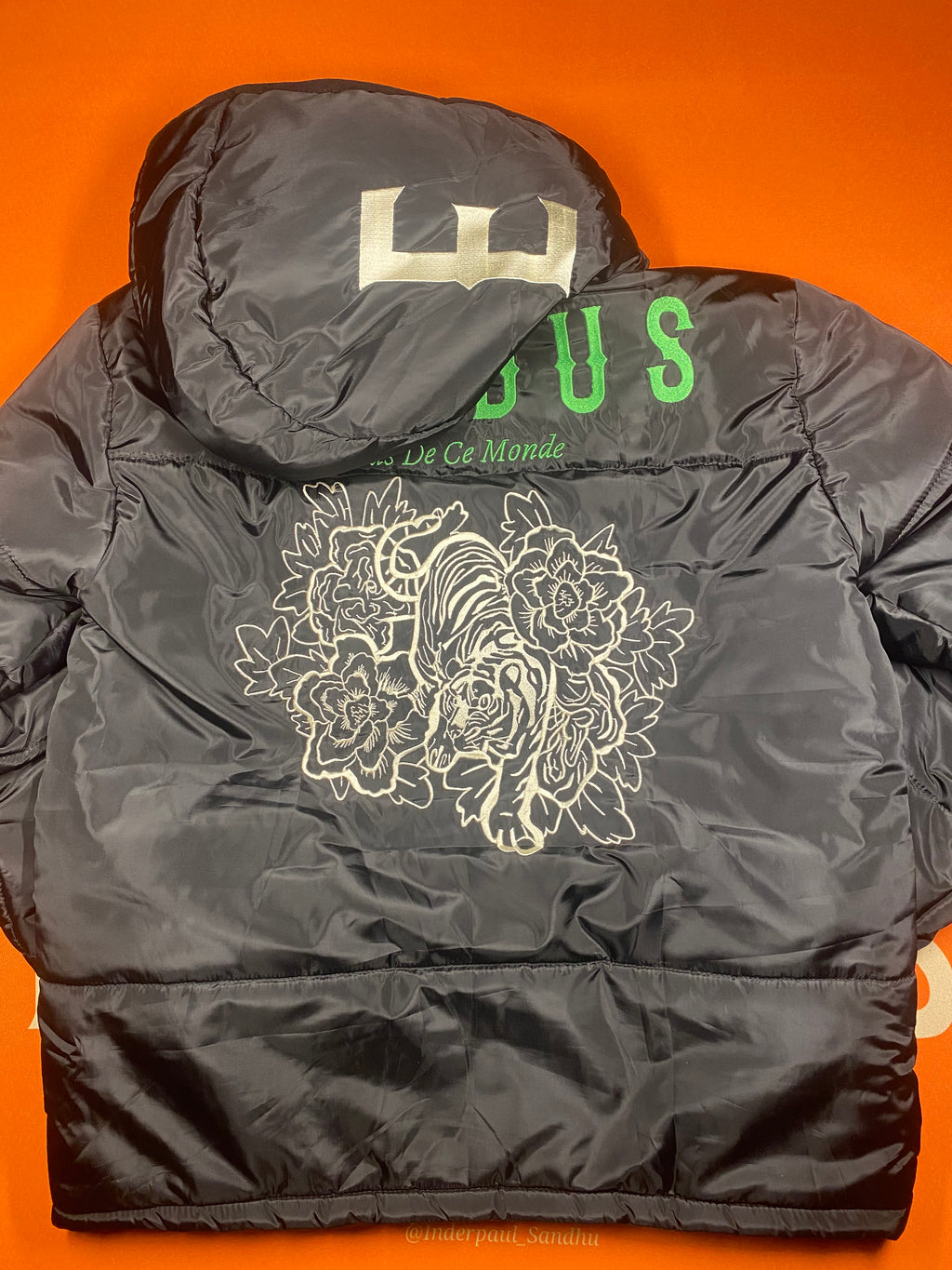Clothing and accessories from Exodus Pas De Ce Monde – unisex streetwear including t-shirts, jackets, sunglasses, jewelry, bags, and headwear designed for everyday wear and bold urban fashion.