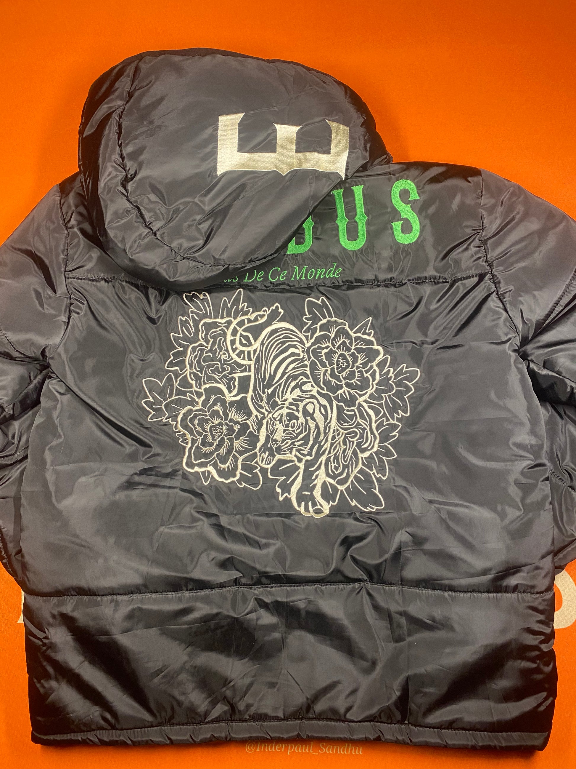 Clothing and accessories from Exodus Pas De Ce Monde – unisex streetwear including t-shirts, jackets, sunglasses, jewelry, bags, and headwear designed for everyday wear and bold urban fashion.