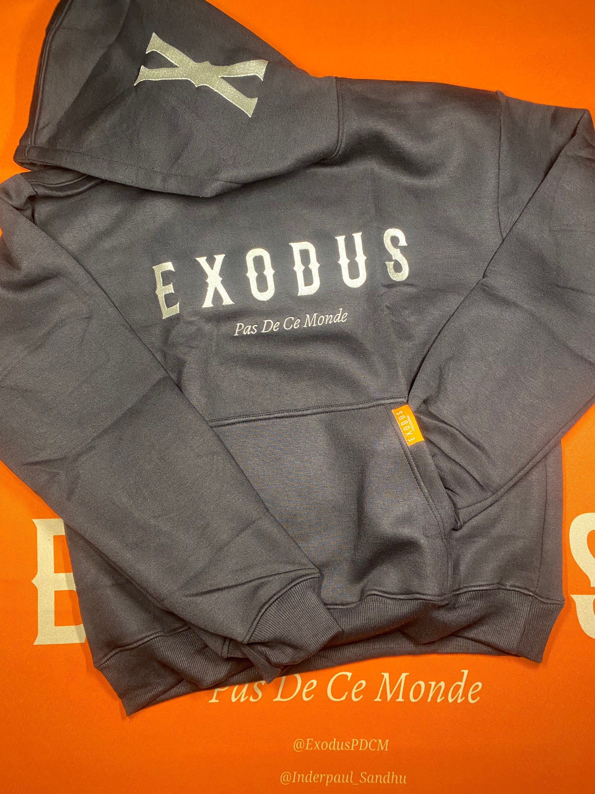 Clothing and accessories from Exodus Pas De Ce Monde – unisex streetwear including t-shirts, jackets, sunglasses, jewelry, bags, and headwear designed for everyday wear and bold urban fashion.
