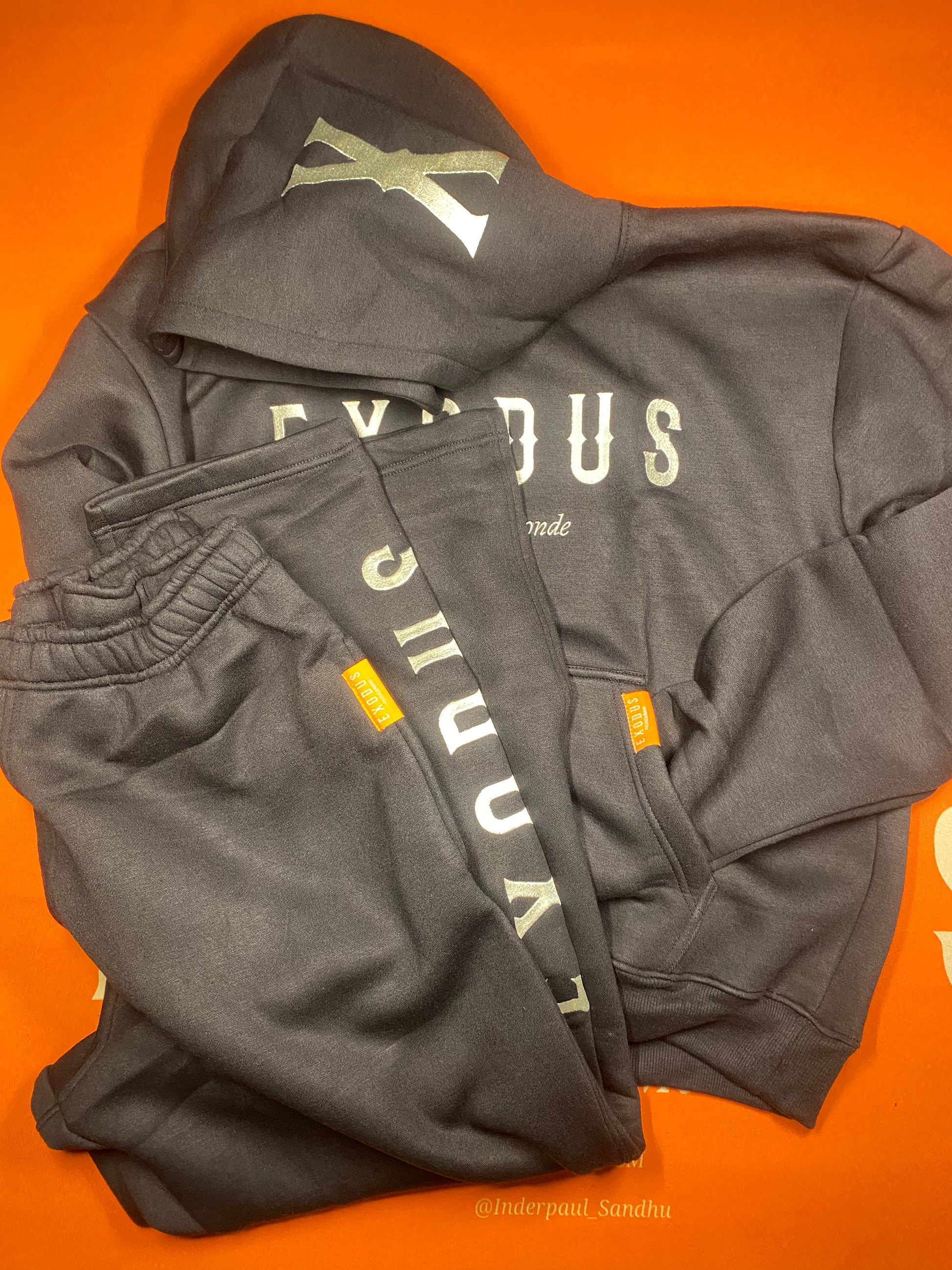 Clothing and accessories from Exodus Pas De Ce Monde – unisex streetwear including t-shirts, jackets, sunglasses, jewelry, bags, and headwear designed for everyday wear and bold urban fashion.
