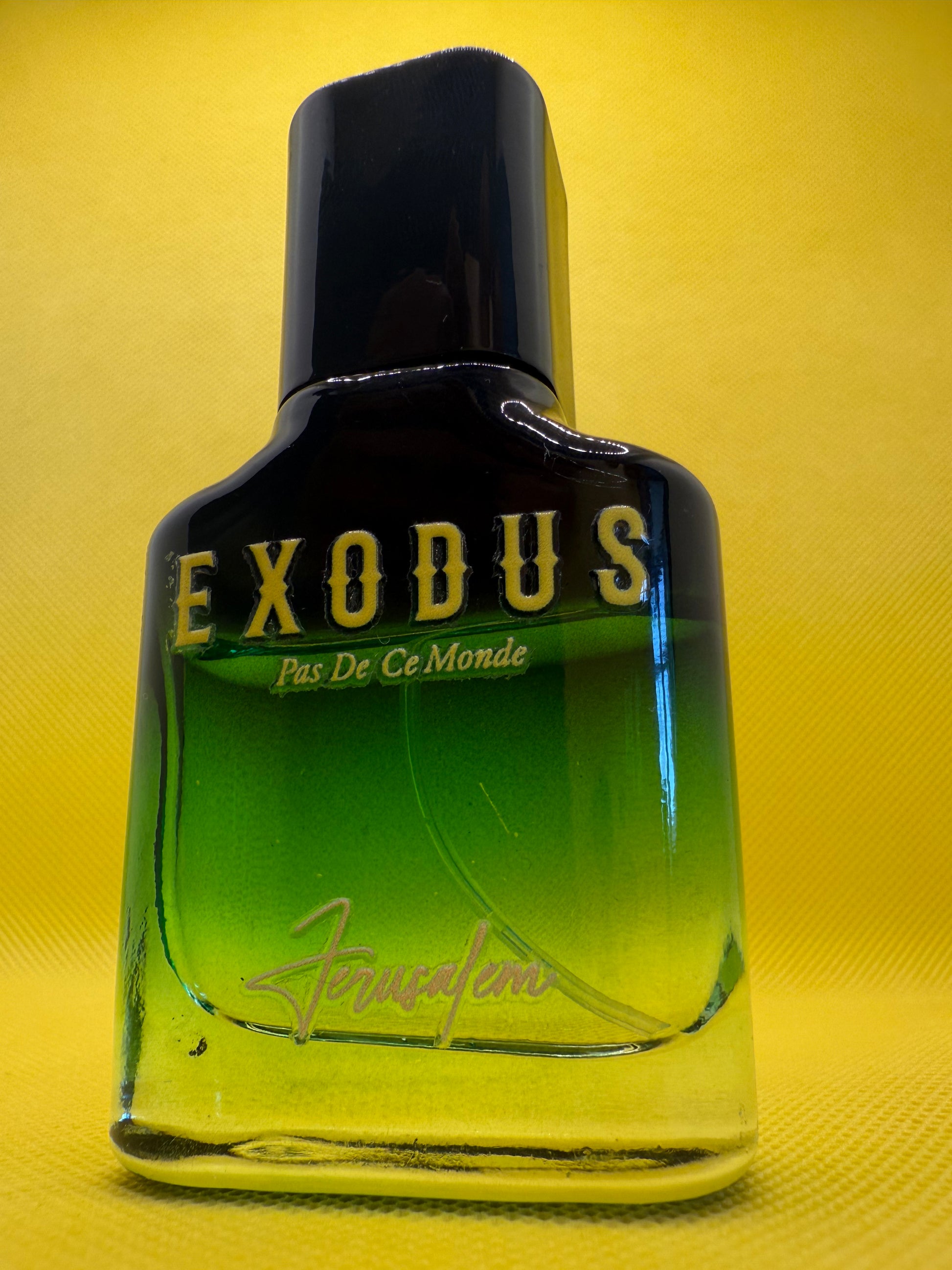 Clothing and accessories from Exodus Pas De Ce Monde – unisex streetwear including t-shirts, jackets, sunglasses, jewelry, bags, and headwear designed for everyday wear and bold urban fashion.