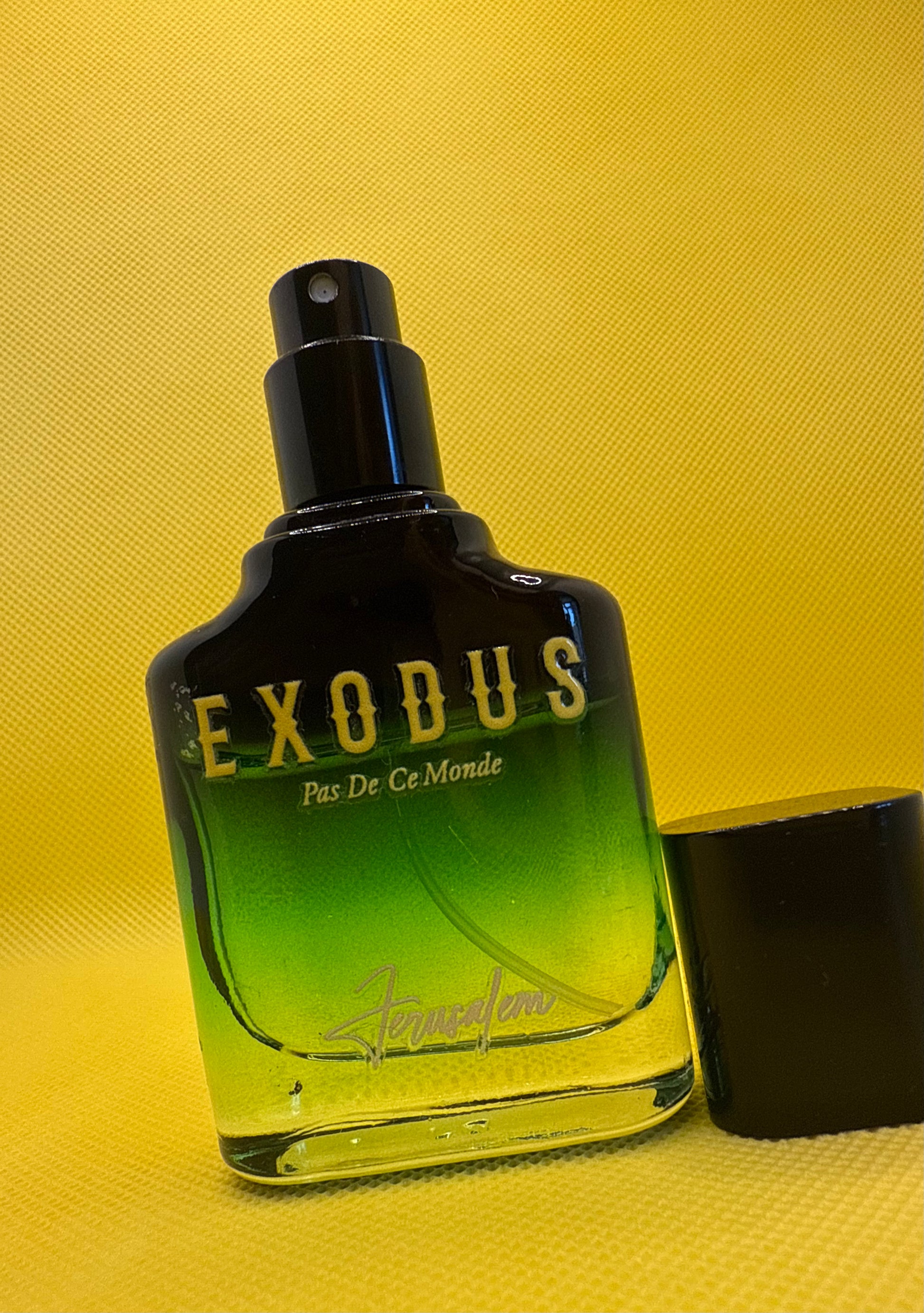 Clothing and accessories from Exodus Pas De Ce Monde – unisex streetwear including t-shirts, jackets, sunglasses, jewelry, bags, and headwear designed for everyday wear and bold urban fashion.