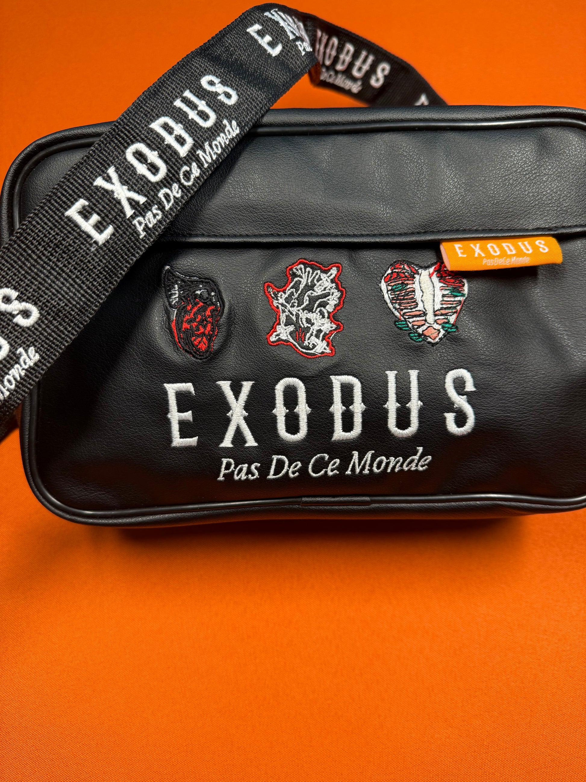Clothing and accessories from Exodus Pas De Ce Monde – unisex streetwear including t-shirts, jackets, sunglasses, jewelry, bags, and headwear designed for everyday wear and bold urban fashion.
