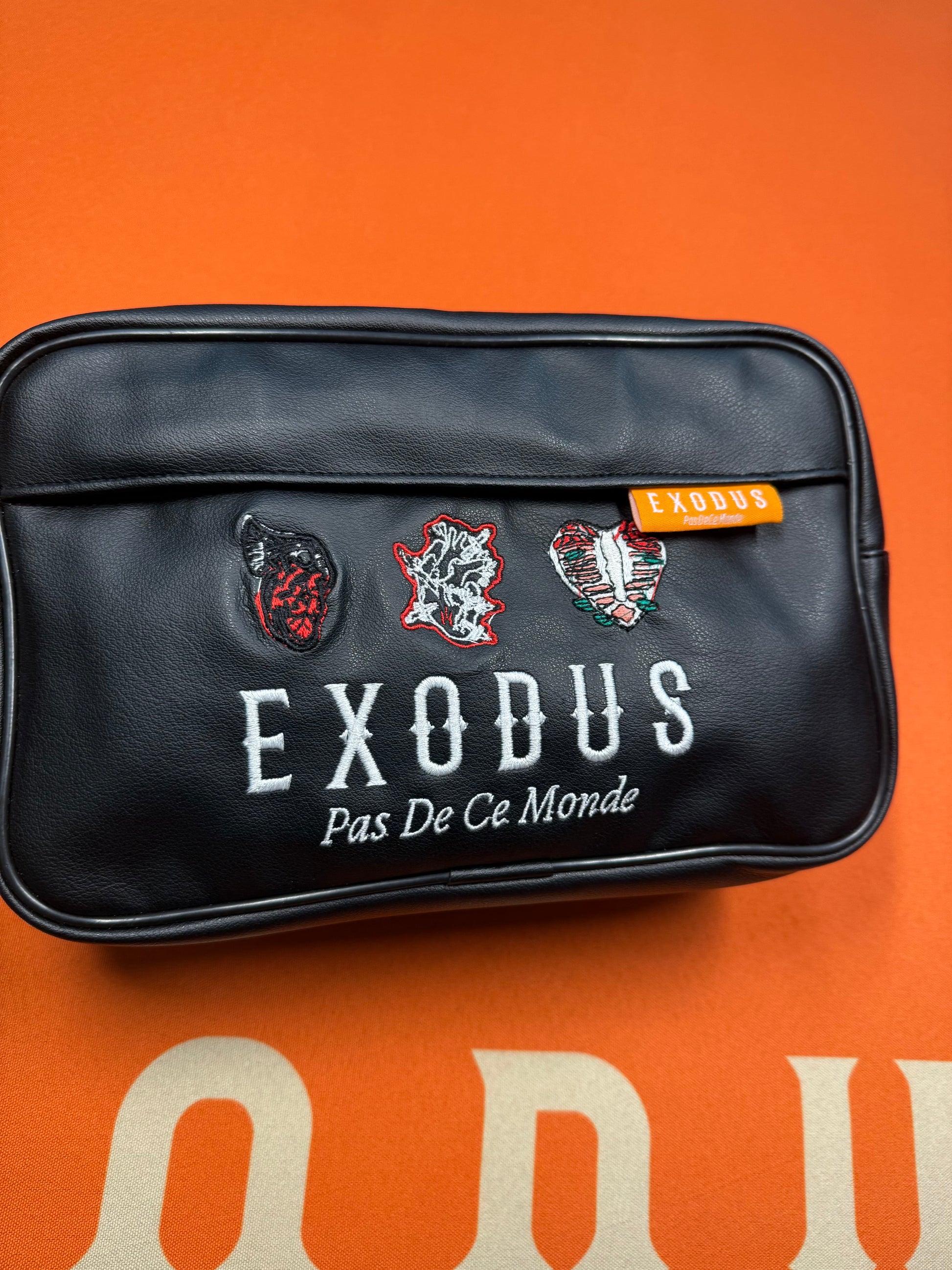 Clothing and accessories from Exodus Pas De Ce Monde – unisex streetwear including t-shirts, jackets, sunglasses, jewelry, bags, and headwear designed for everyday wear and bold urban fashion.
