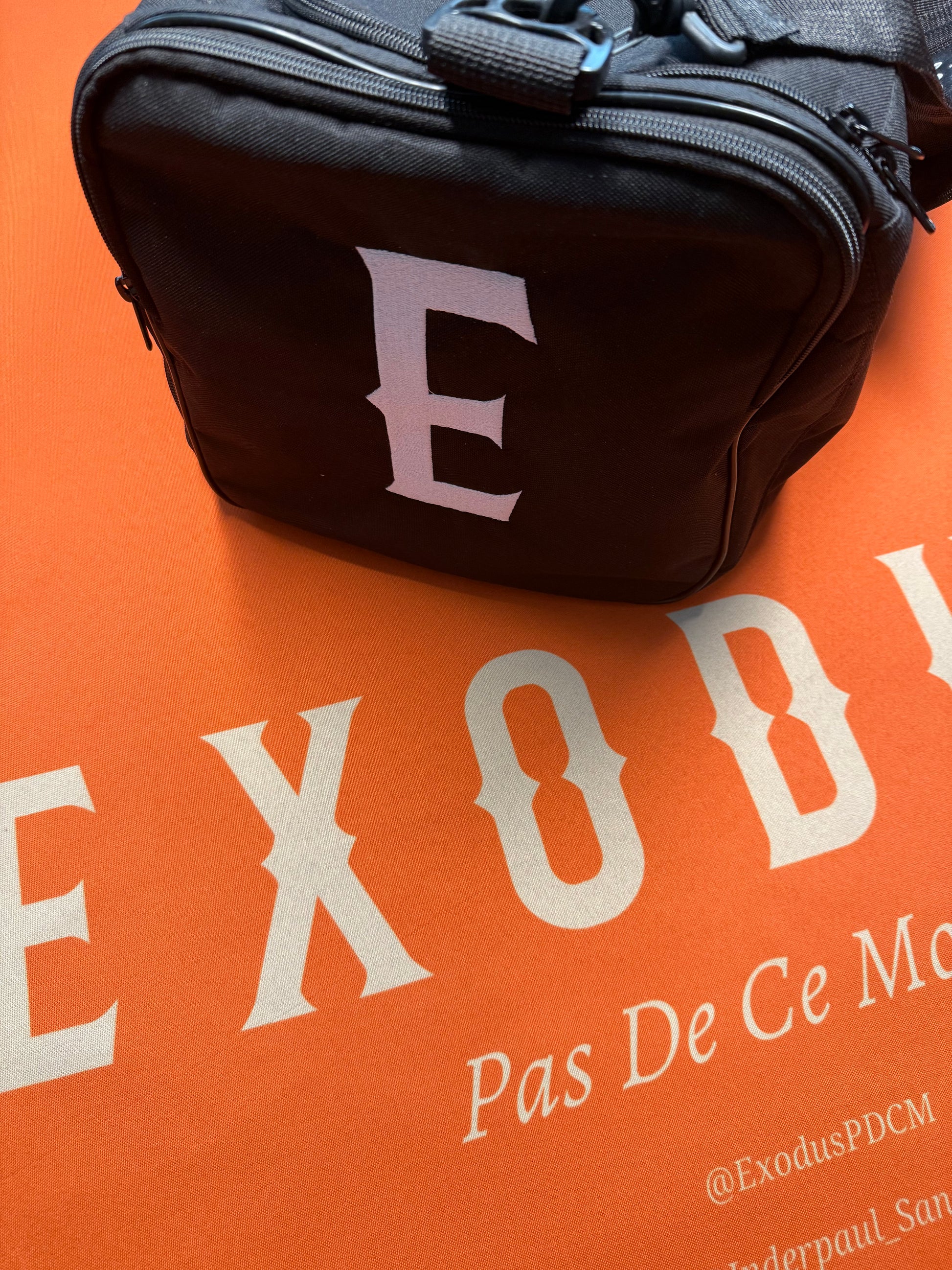 Clothing and accessories from Exodus Pas De Ce Monde – unisex streetwear including t-shirts, jackets, sunglasses, jewelry, bags, and headwear designed for everyday wear and bold urban fashion.
