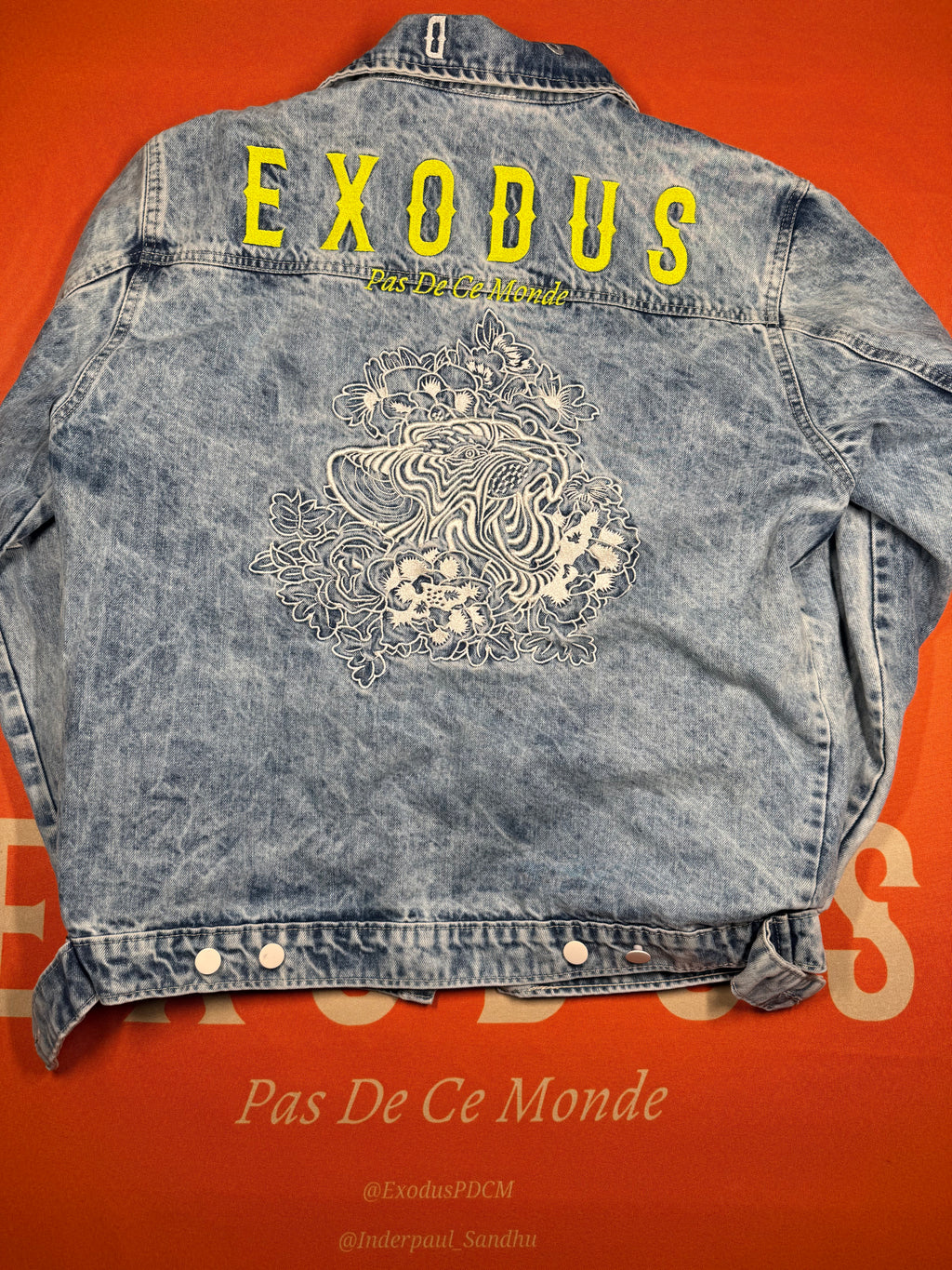 Clothing and accessories from Exodus Pas De Ce Monde – unisex streetwear including t-shirts, jackets, sunglasses, jewelry, bags, and headwear designed for everyday wear and bold urban fashion.