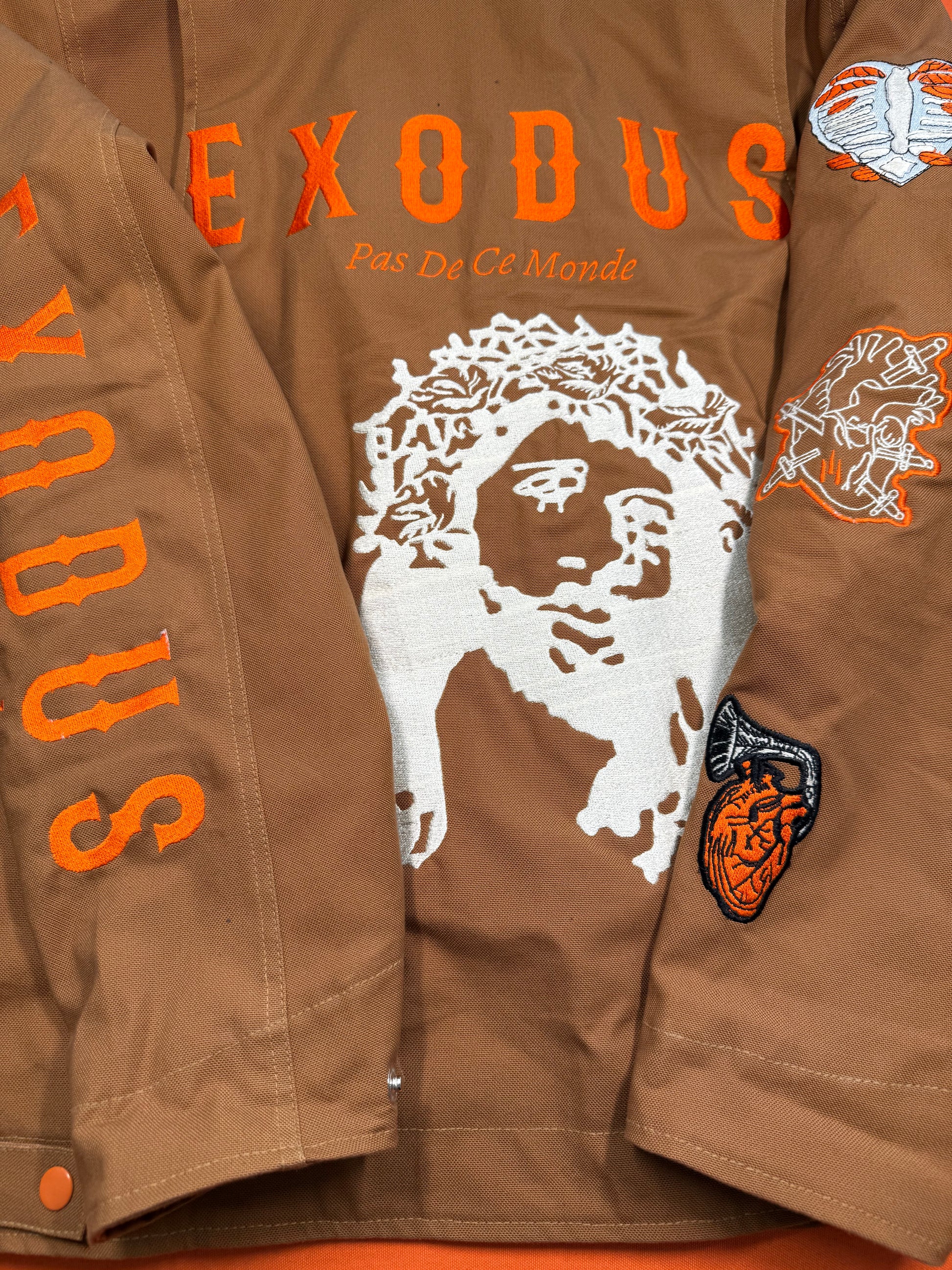 Clothing and accessories from Exodus Pas De Ce Monde – unisex streetwear including t-shirts, jackets, sunglasses, jewelry, bags, and headwear designed for everyday wear and bold urban fashion.