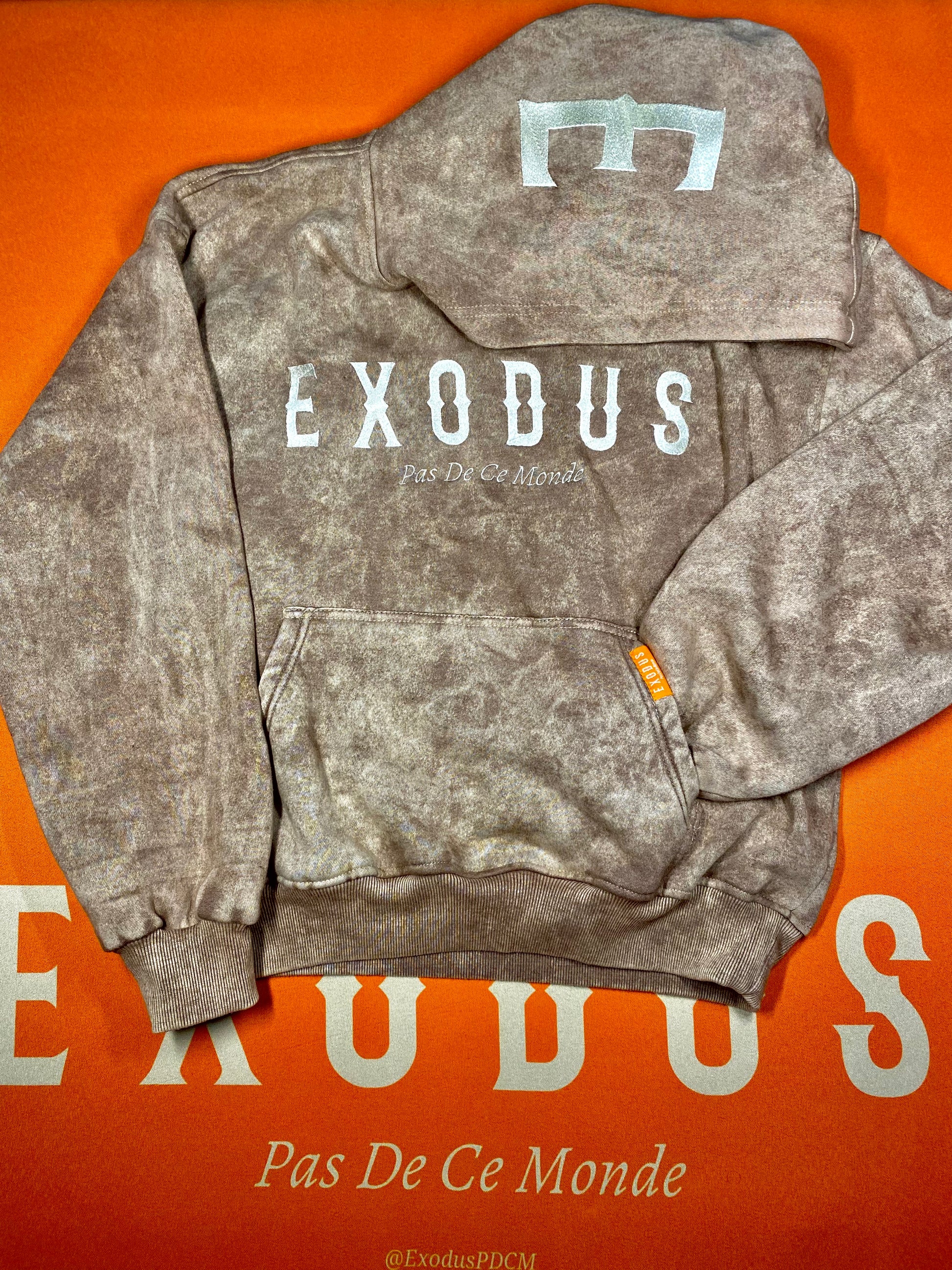 Clothing and accessories from Exodus Pas De Ce Monde – unisex streetwear including t-shirts, jackets, sunglasses, jewelry, bags, and headwear designed for everyday wear and bold urban fashion.
