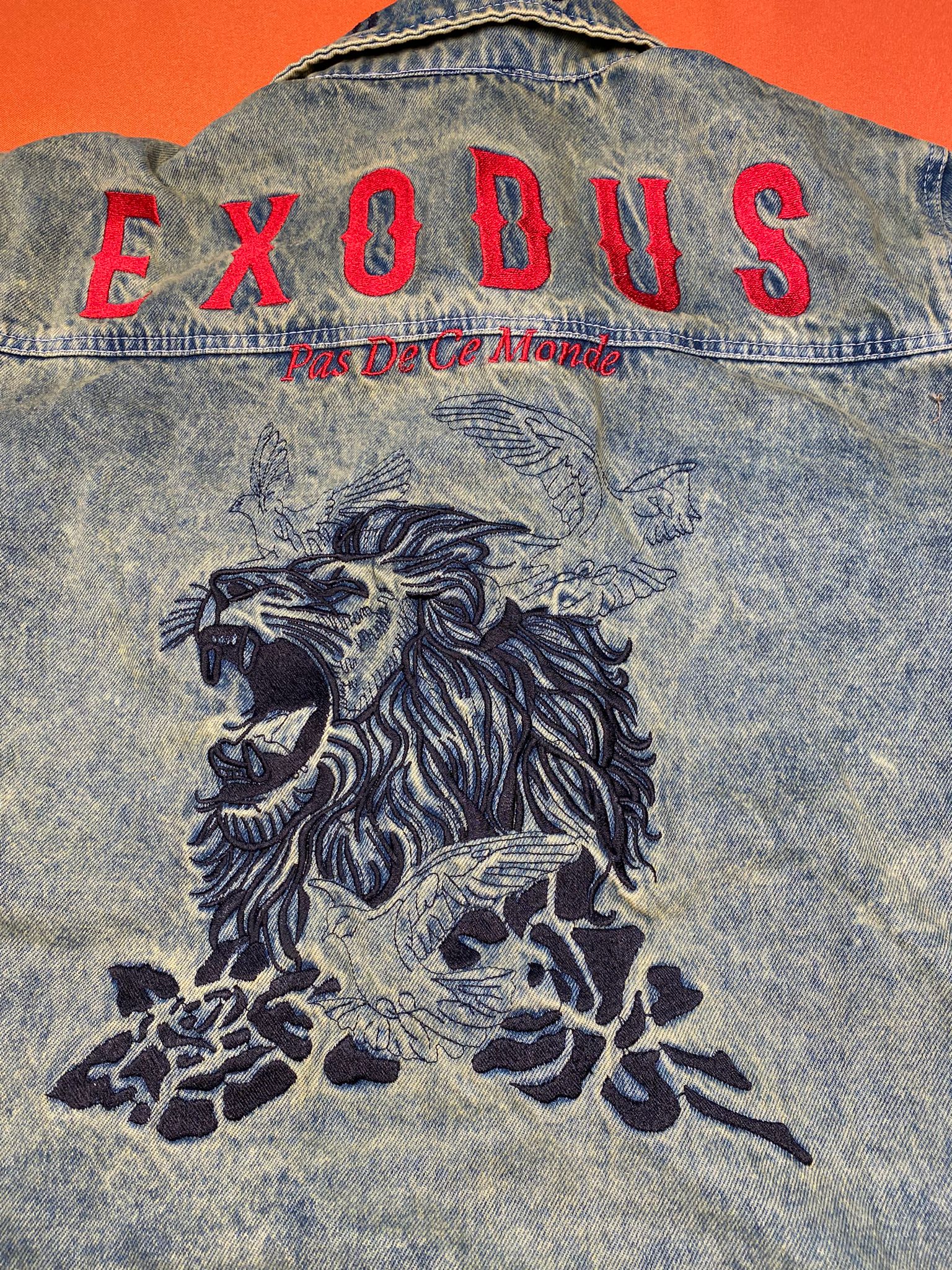 Clothing and accessories from Exodus Pas De Ce Monde – unisex streetwear including t-shirts, jackets, sunglasses, jewelry, bags, and headwear designed for everyday wear and bold urban fashion.
