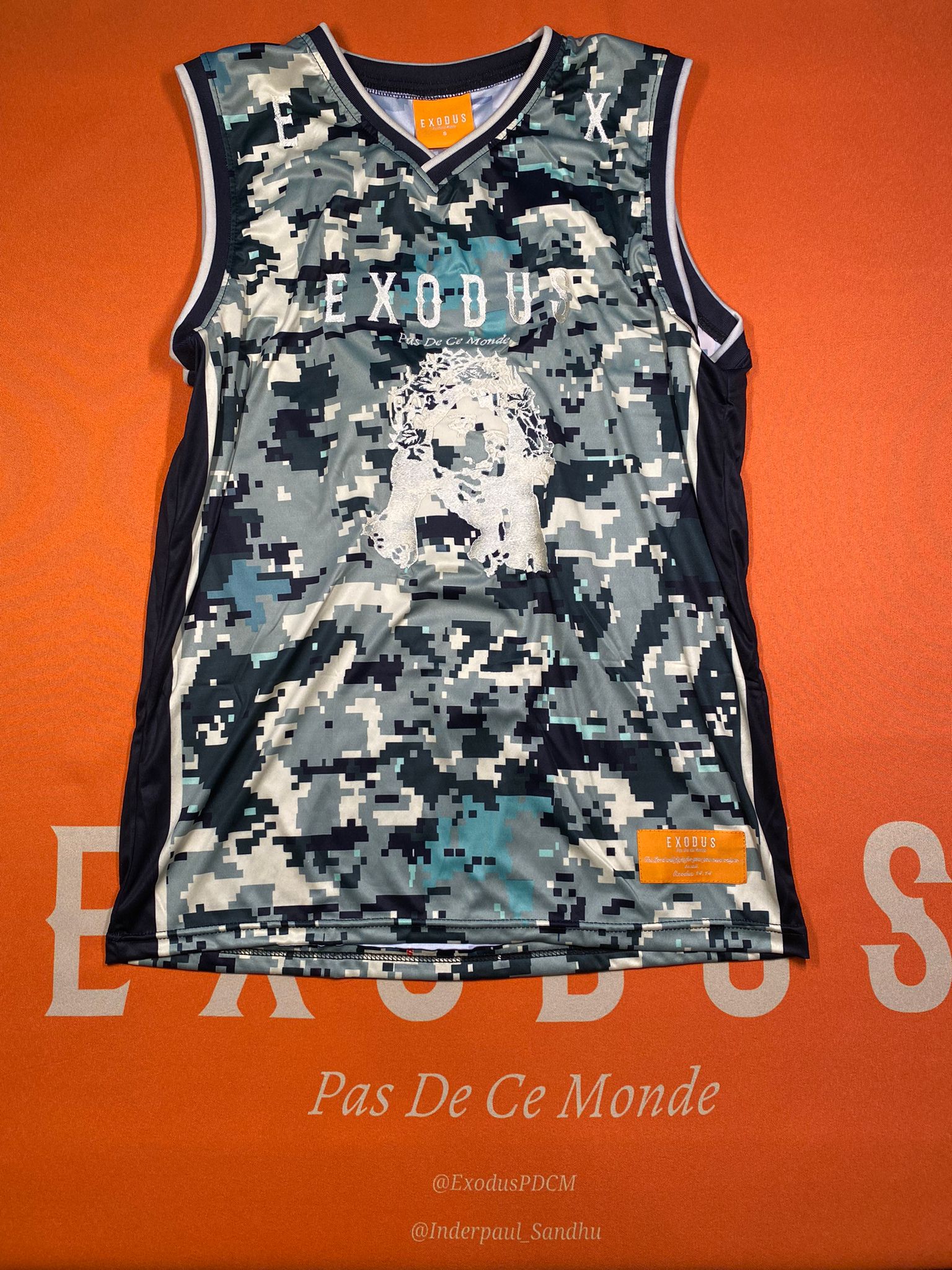 Clothing and accessories from Exodus Pas De Ce Monde – unisex streetwear including t-shirts, jackets, sunglasses, jewelry, bags, and headwear designed for everyday wear and bold urban fashion.