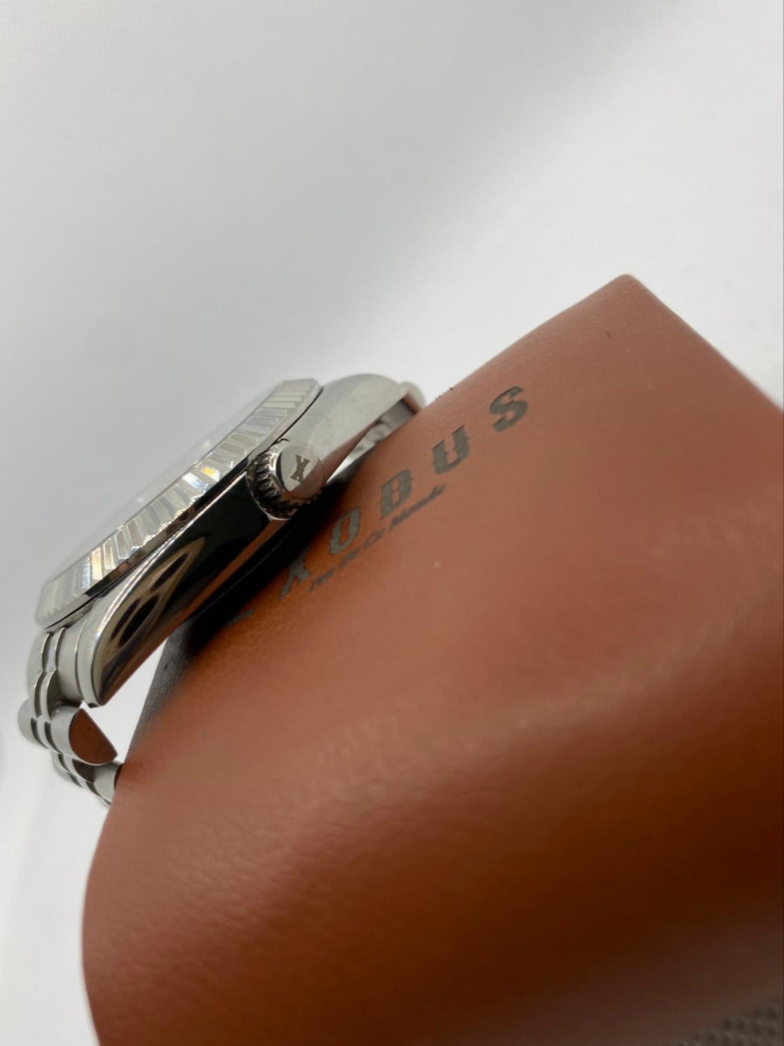 Clothing and accessories from Exodus Pas De Ce Monde – unisex streetwear including t-shirts, jackets, sunglasses, jewelry, bags, and headwear designed for everyday wear and bold urban fashion.